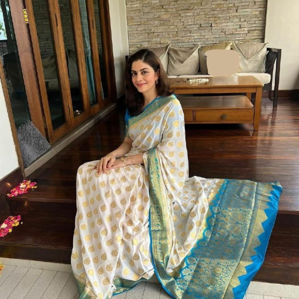 Soft Lichi Silk Saree with Rich Pallu & Jacquard Border