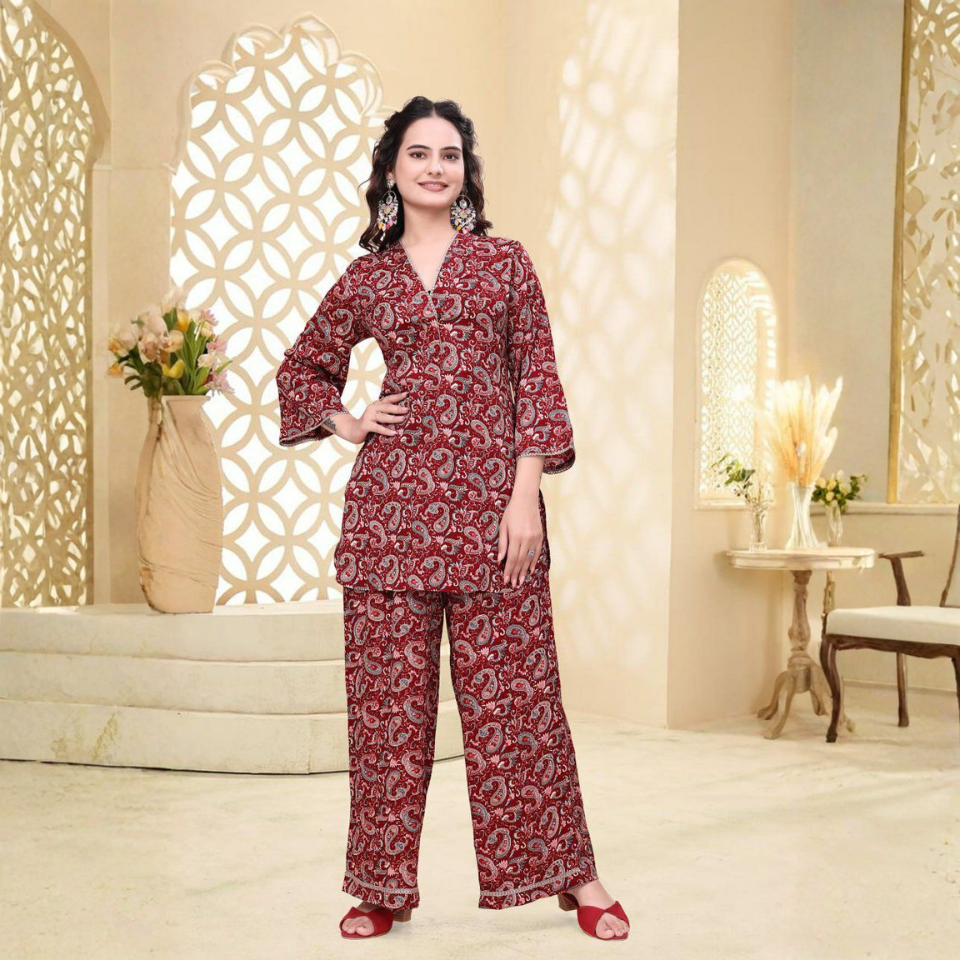 Women’s Delta Fabric Printed V-Neck Top