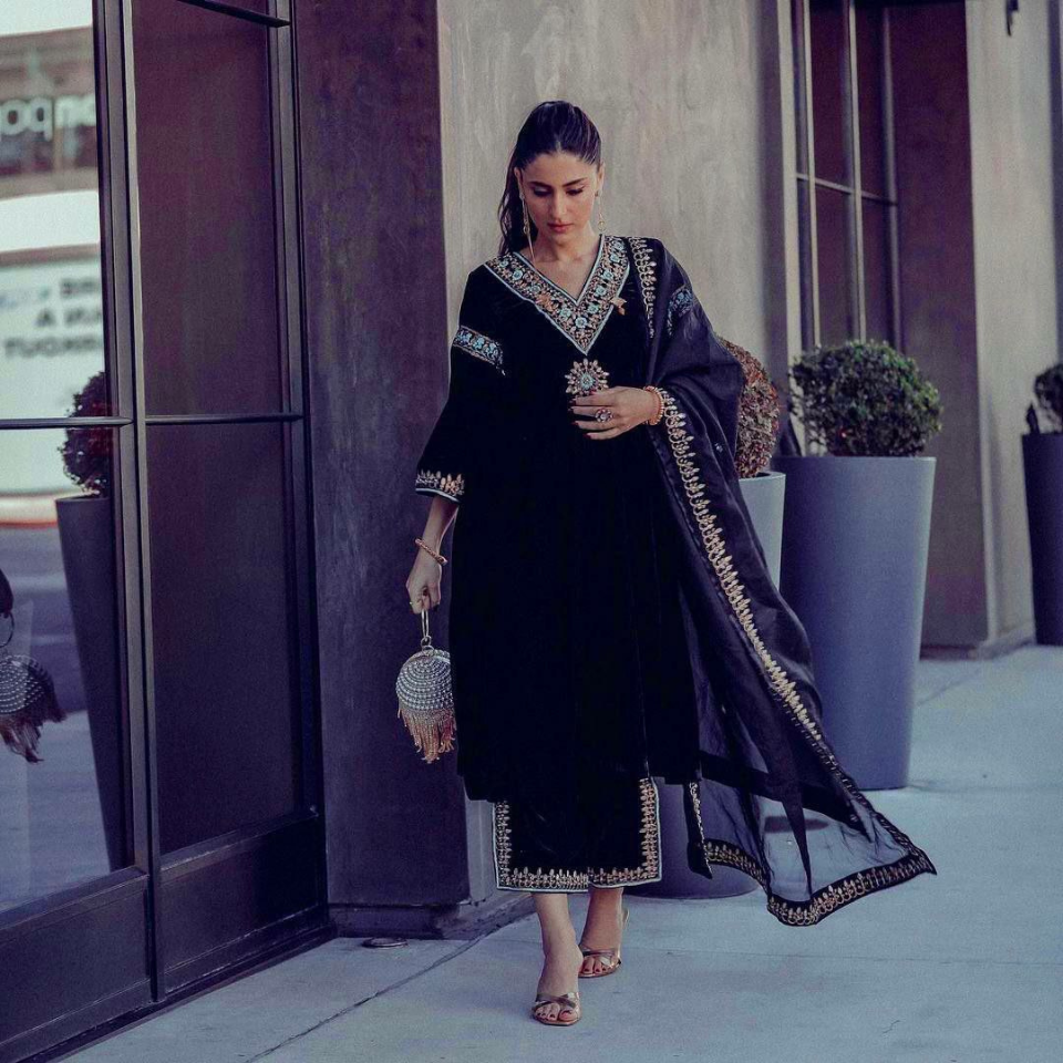 Heavy Viscose Velvet Embroidered Kurta Plazzo Set with Organza Silk Dupatta