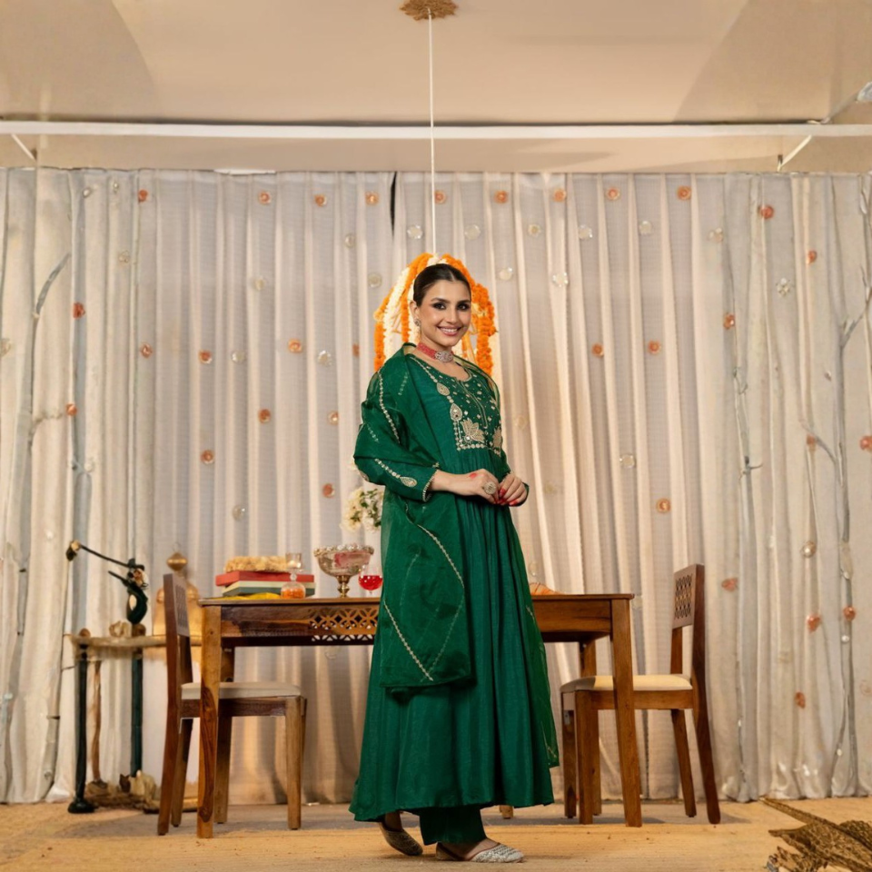 Chanderi Silk Embroidered Kurta Pant Set with Organza Dupatta