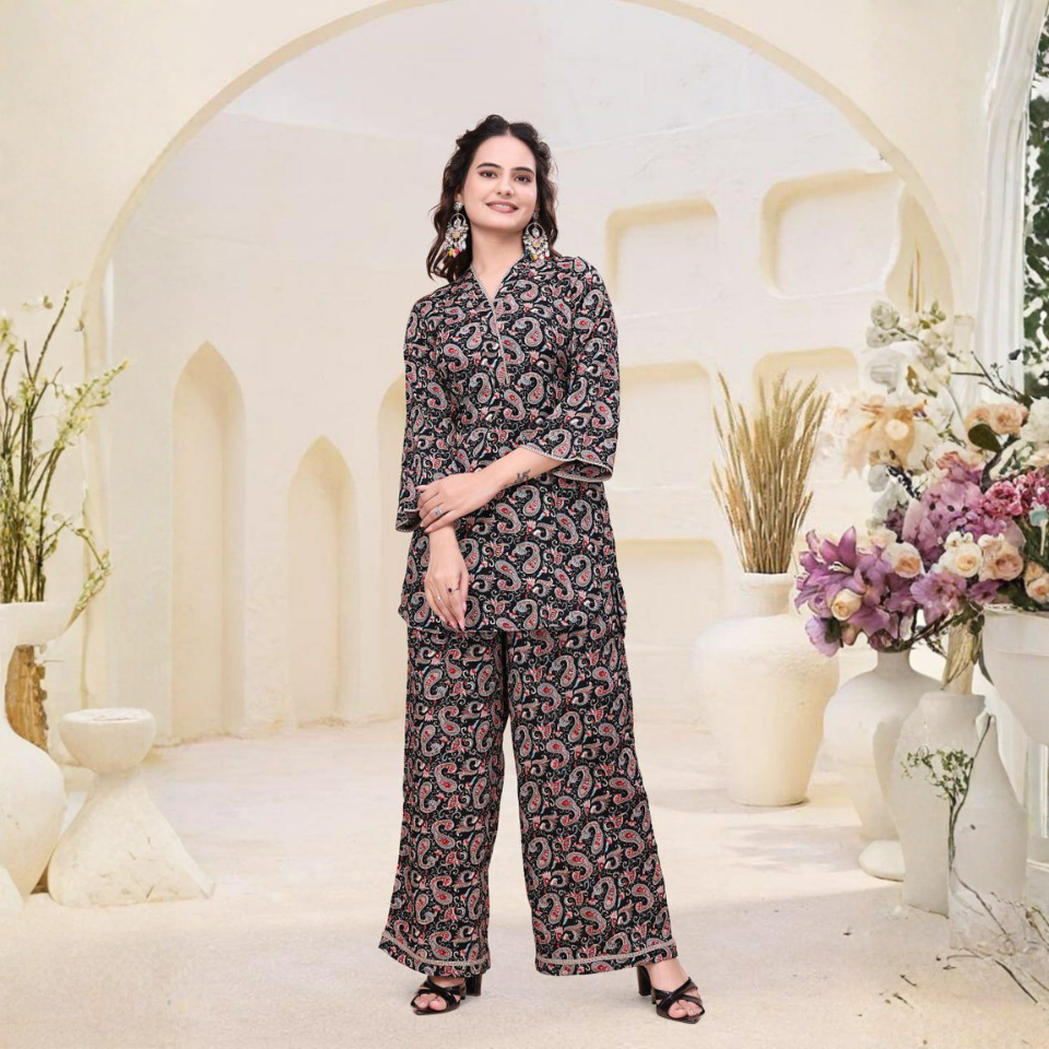 Women’s Delta Fabric Printed V-Neck Top