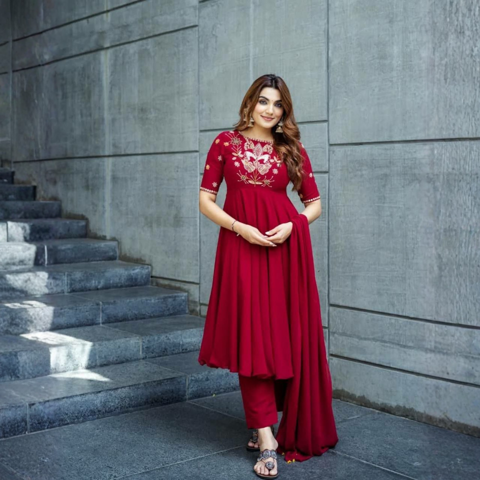 Roman Simmer Silk Gown Set with Fancy Detailing